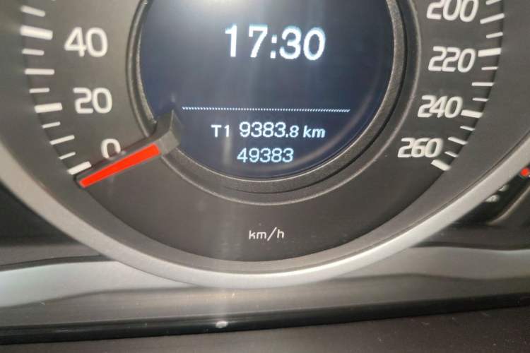 Used Volvo XC60 2017 T5 Smart Upgrade Edition Odometer Close Up