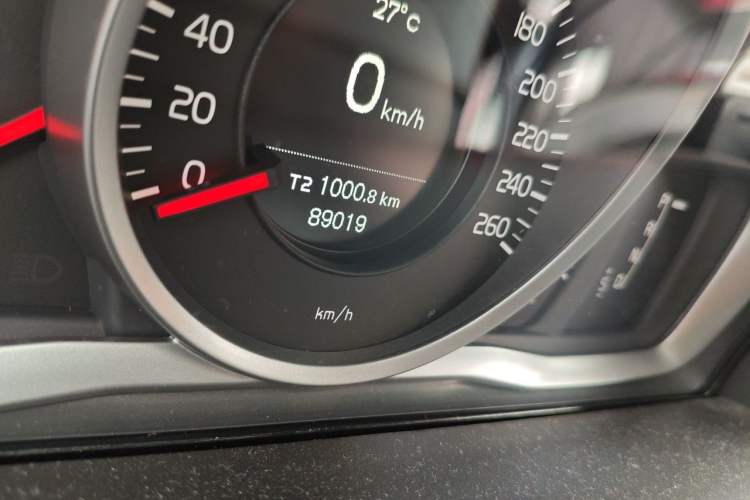 Used Volvo XC60 2017 T5 Smart Upgrade Edition Odometer Close Up