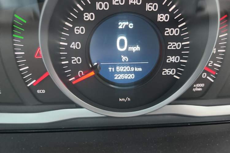 Used Volvo XC60 2017 T5 Smart Upgrade Edition Odometer Close Up
