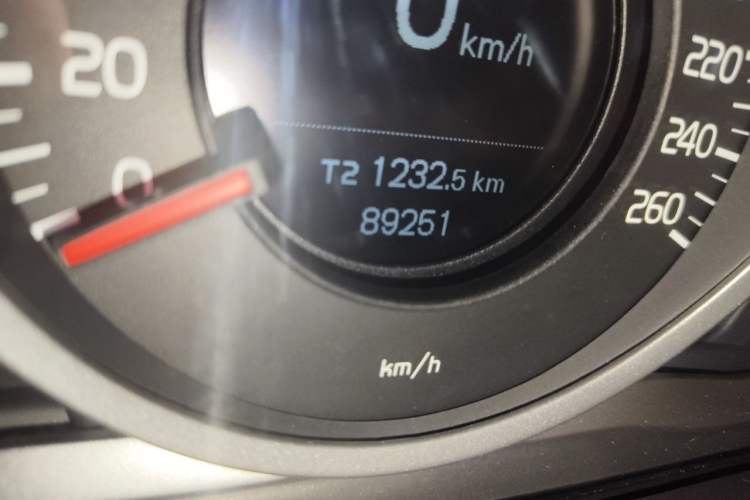 Used Volvo XC60 2017 T5 Smart Upgrade Edition Odometer Close Up