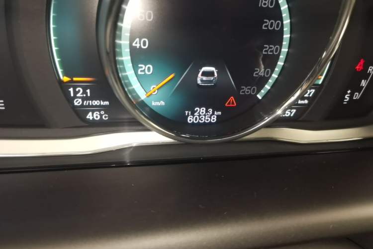 Used Volvo XC60 2017 T5 AWD Smart Upgrade Edition Odometer Close Up