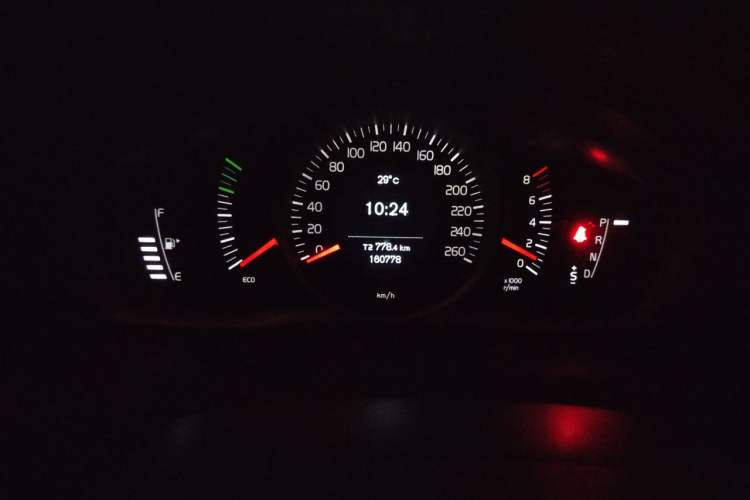 Used Volvo XC60 2017 T5 Smart Upgrade Edition Odometer Close Up