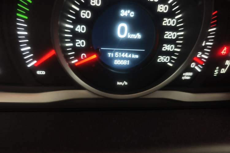 Used Volvo XC60 2017 T5 Smart Upgrade Edition Odometer Close Up