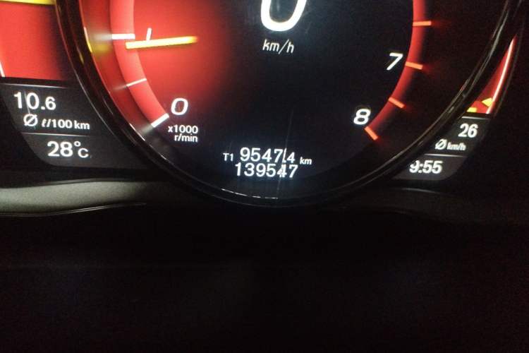 Used Volvo XC60 2017 T5 Smart Upgrade Edition Odometer Close Up