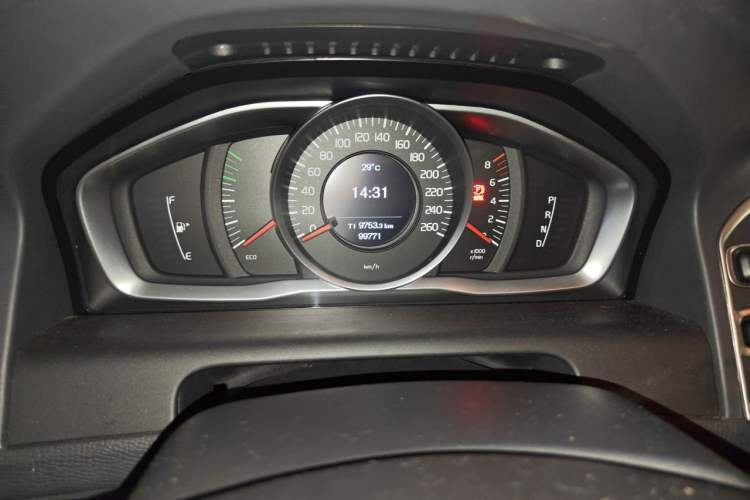 Used Volvo XC60 2017 T5 Smart Upgrade Edition Odometer Close Up