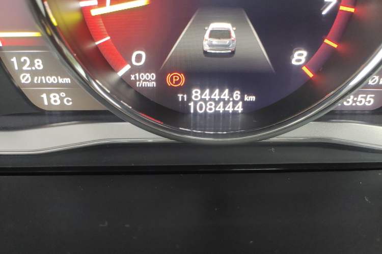 Used Volvo XC60 2017 T5 AWD Personalized Sport Upgrade Edition Odometer Close Up