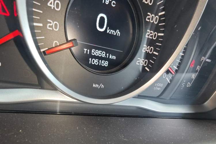 Used Volvo XC60 2017 T5 Smart Upgrade Edition Odometer Close Up