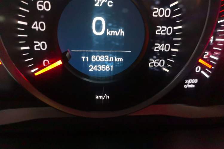 Used Volvo XC60 2017 T5 Smart Upgrade Edition Odometer Close Up