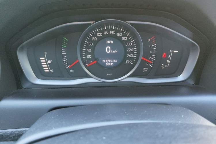 Used Volvo XC60 2017 T5 Smart Upgrade Edition Odometer Close Up
