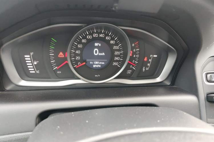 Used Volvo XC60 2017 T5 Smart Upgrade Edition Odometer Close Up
