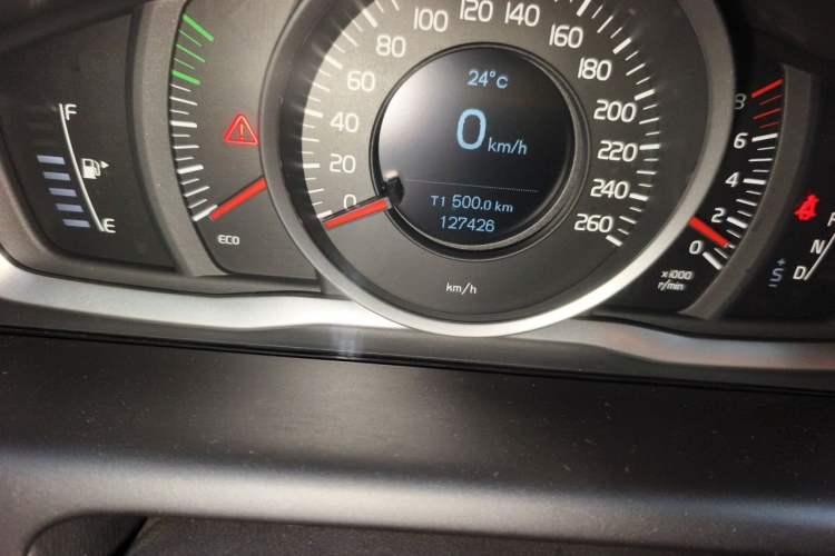 Used Volvo XC60 2017 T5 Smart Upgrade Edition Odometer Close Up