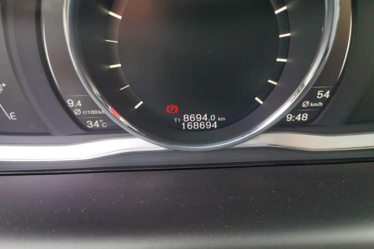 Used Volvo XC60 2017 T5 AWD Smart Upgrade Edition Odometer Close Up