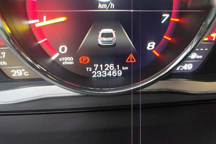Used Volvo XC60 2017 T5 AWD Smart Range Edition Odometer Close Up