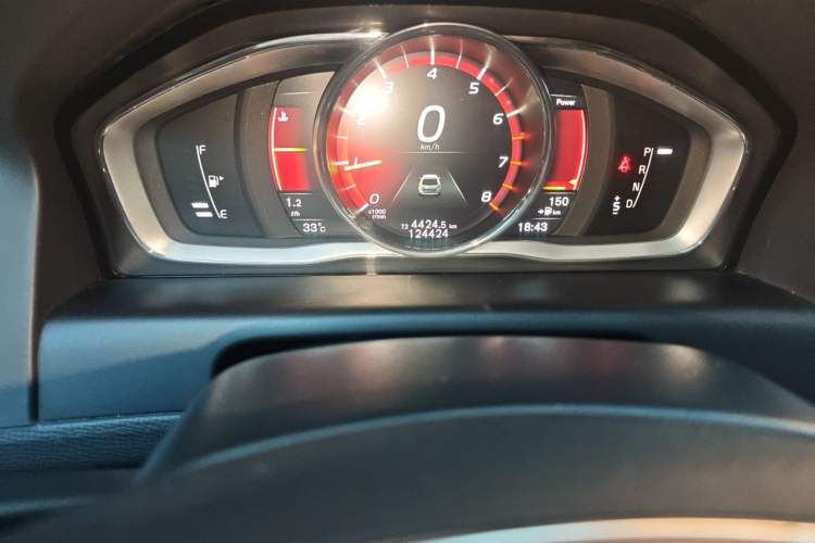 Used Volvo XC60 2017 T5 AWD Smart Upgrade Edition Odometer Close Up