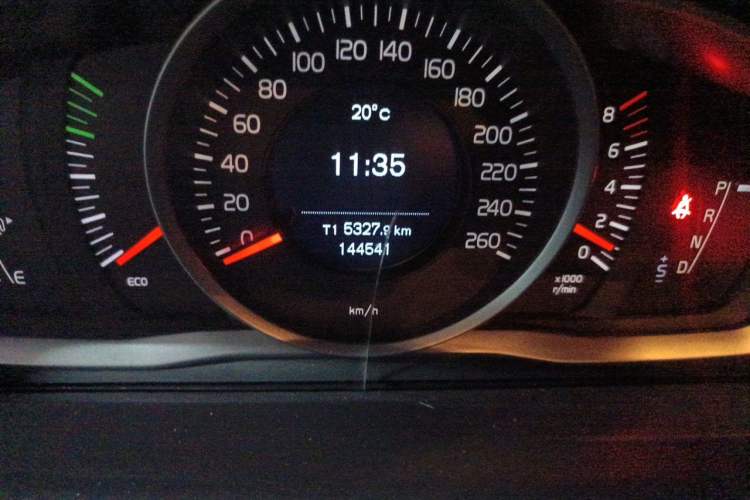 Used Volvo XC60 2017 T5 Smart Upgrade Edition Odometer Close Up