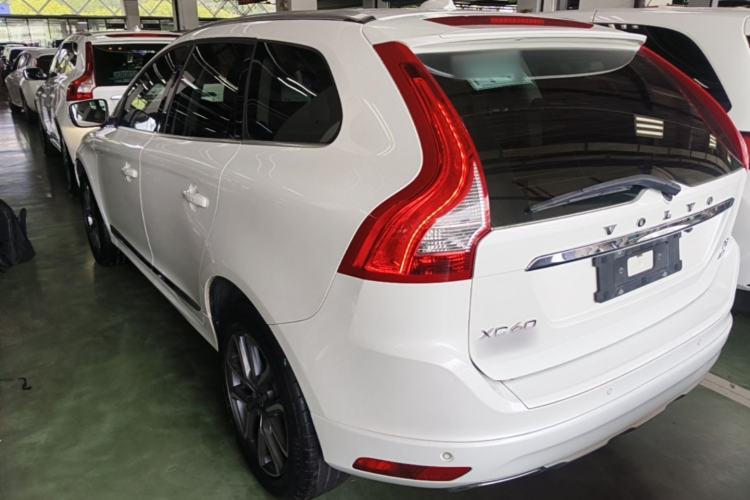 Used Volvo XC60 2017 T5 AWD Smart Upgrade Edition Rear Left 45 Deg