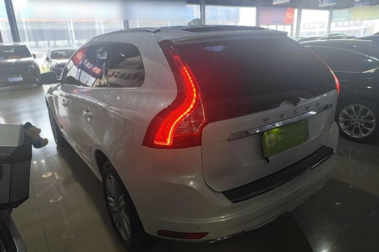 Used Volvo XC60 2017 T5 AWD Smart Upgrade Edition Rear Left 45 Deg