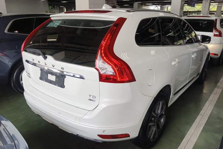 Used Volvo XC60 2017 T5 AWD Smart Upgrade Edition Rear Right 45 Deg