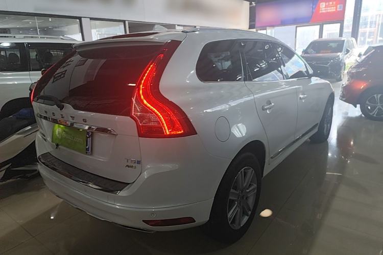 Used Volvo XC60 2017 T5 AWD Smart Upgrade Edition Rear Right 45 Deg