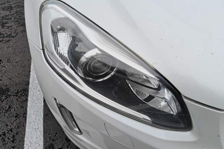 Used Volvo XC60 2017 T5 AWD Smart Upgrade Model Right Front Headlight