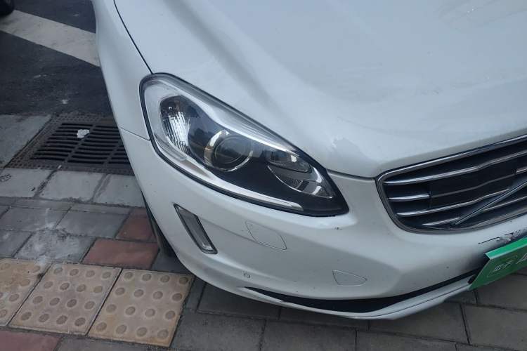 Used Volvo XC60 2017 T5 AWD Smart Range Edition Right Front Headlight