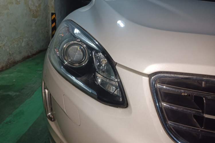 Used Volvo XC60 2017 T5 AWD Smart Range Edition Right Front Headlight