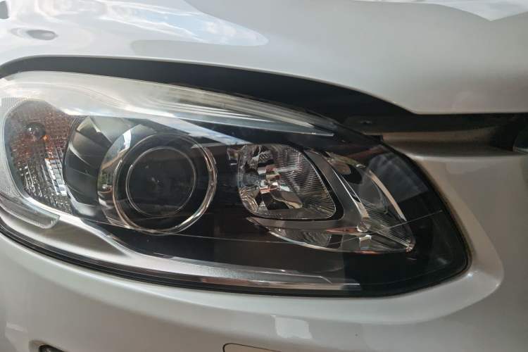 Used Volvo XC60 2017 T5 Smart Upgrade Edition Right Front Headlight