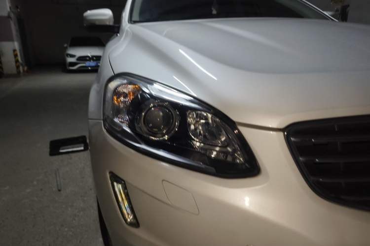 Used Volvo XC60 2017 T5 Smart Upgrade Edition Right Front Headlight