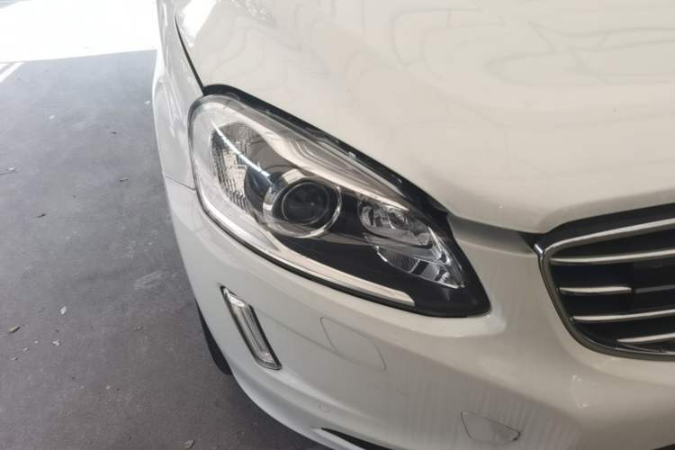 Used Volvo XC60 2017 T5 AWD Smart Upgrade Edition Right Front Headlight