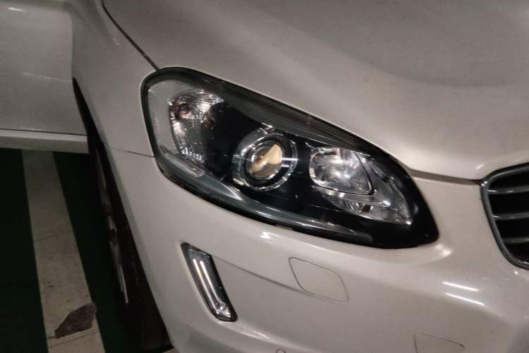 Used Volvo XC60 2017 T5 Smart Upgrade Edition Right Front Headlight