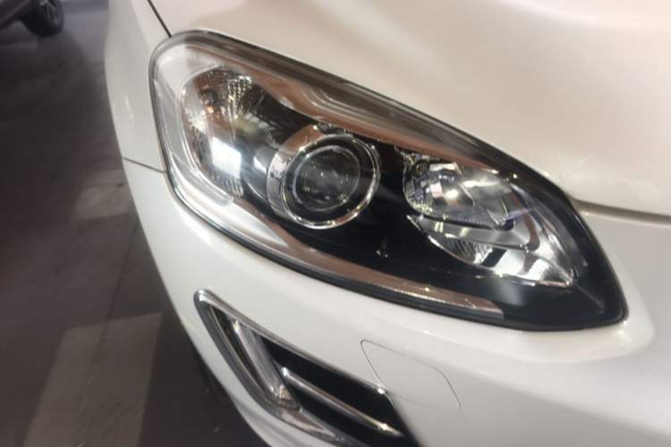 Used Volvo XC60 2017 T5 Smart Upgrade Edition Right Front Headlight