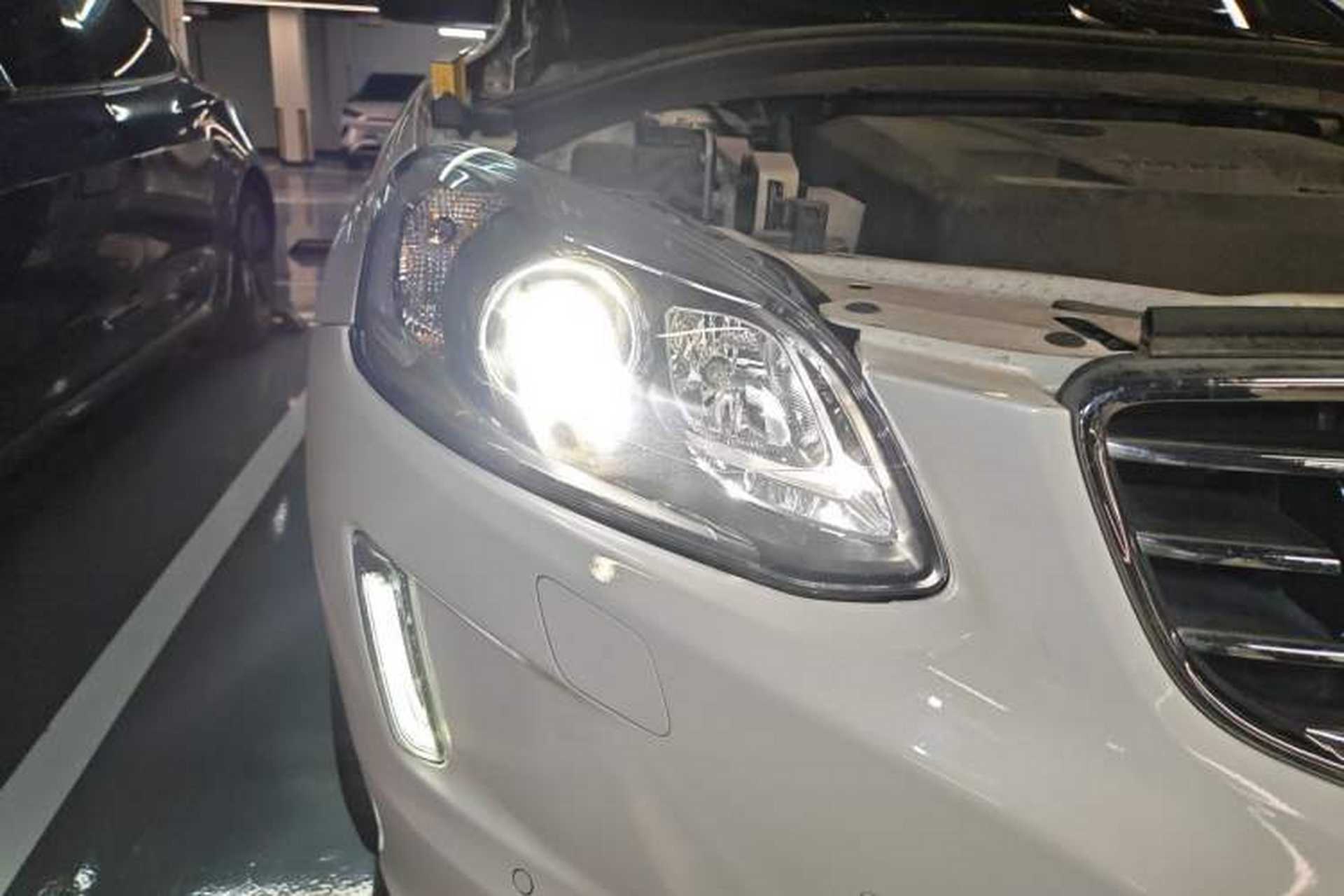 Used Volvo XC60 2017 T5 AWD Smart Drive Edition Right Front Headlight