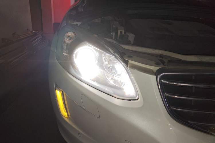 Used Volvo XC60 2017 T5 Smart Upgrade Edition Right Front Headlight