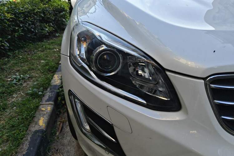 Used Volvo XC60 2017 T5 Smart Upgrade Edition Right Front Headlight