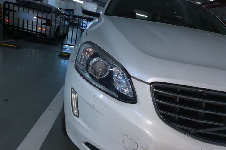 Used Volvo XC60 2017 T5 Smart Upgrade Edition Right Front Headlight