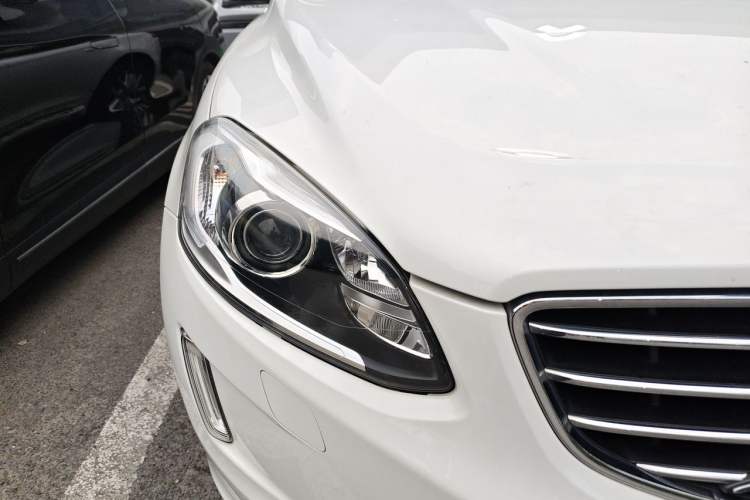 Used Volvo XC60 2017 T5 Smart Upgrade Edition Right Front Headlight
