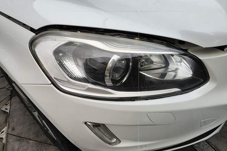 Used Volvo XC60 2017 T5 AWD Smart Range Edition Right Front Headlight