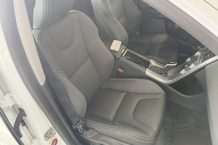 Used Volvo XC60 2017 T5 AWD Smart Upgrade Edition Right Front Seat
