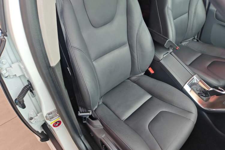 Used Volvo XC60 2017 T5 Smart Upgrade Edition Right Front Seat