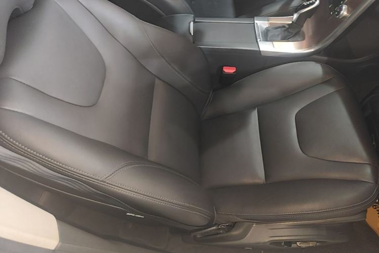 Used Volvo XC60 2017 T5 AWD Smart Upgrade Edition Right Front Seat