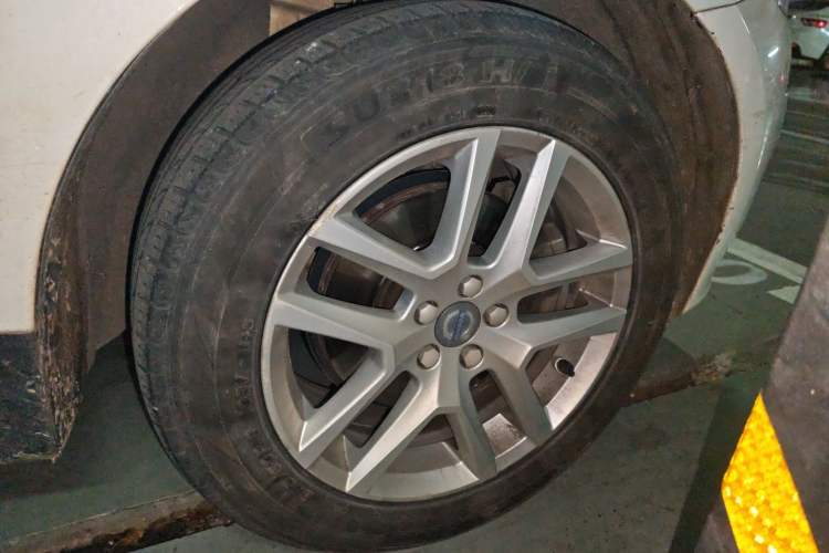 Used Volvo XC60 2017 T5 Smart Upgrade Edition Right Front Wheel Hub