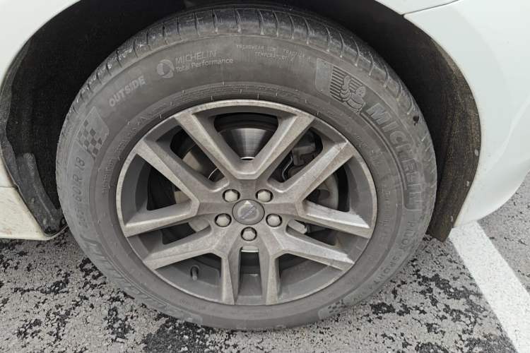 Used Volvo XC60 2017 T5 AWD Smart Upgrade Model Right Front Wheel Hub