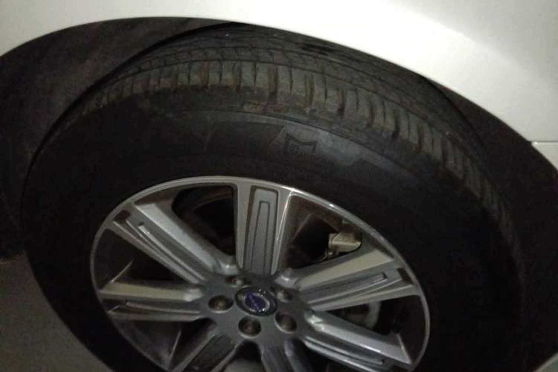 Used Volvo XC60 2017 T5 AWD Smart Upgrade Edition Right Front Wheel Hub