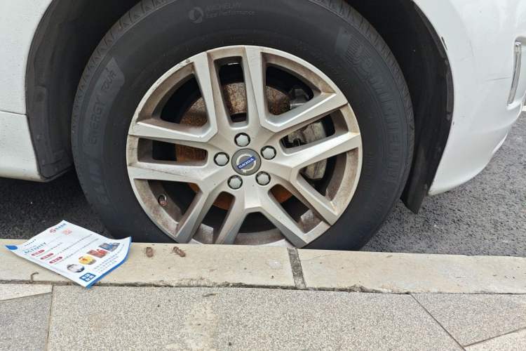 Used Volvo XC60 2017 T5 Smart Upgrade Edition Right Front Wheel Hub