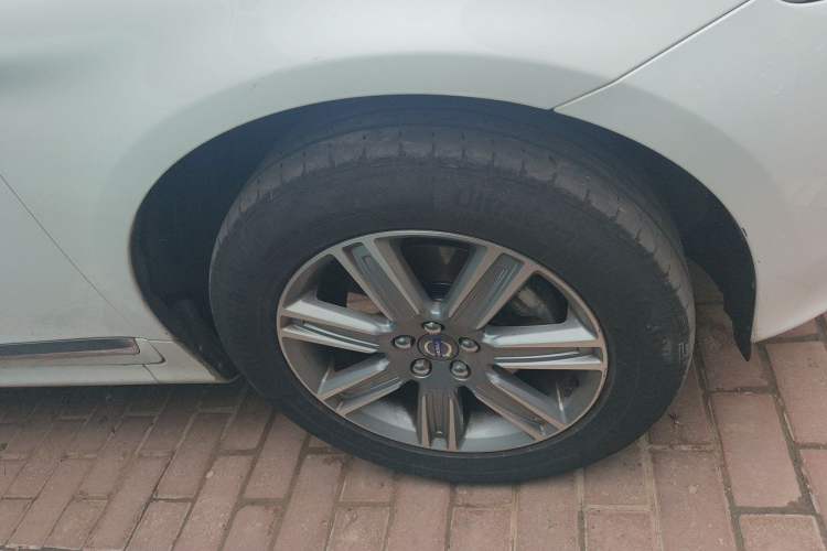 Used Volvo XC60 2017 T5 AWD Smart Range Edition Right Front Wheel Hub