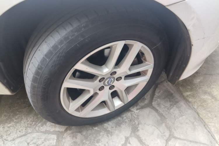Used Volvo XC60 2017 T5 Smart Upgrade Edition Right Front Wheel Hub
