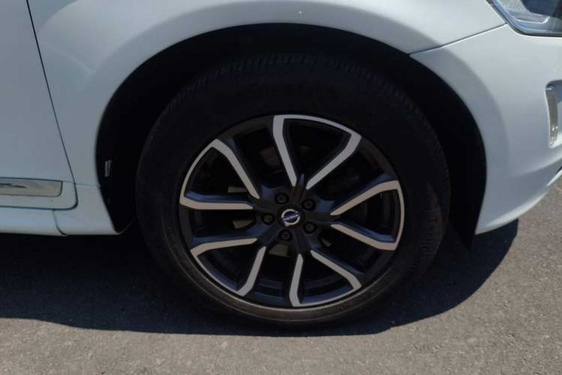 Used Volvo XC60 2017 T5 AWD Smart Upgrade Edition Right Front Wheel Hub