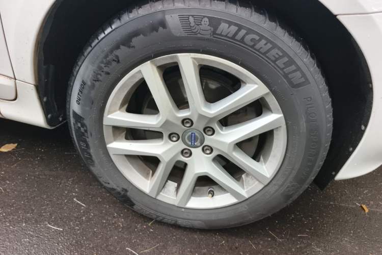Used Volvo XC60 2017 T5 Smart Upgrade Edition Right Front Wheel Hub