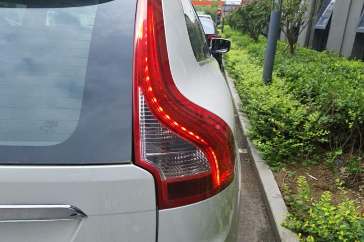 Used Volvo XC60 2017 T5 AWD Smart Range Edition Right Rear Taillight