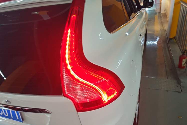 Used Volvo XC60 2017 T5 AWD Smart Upgrade Model Right Rear Taillight